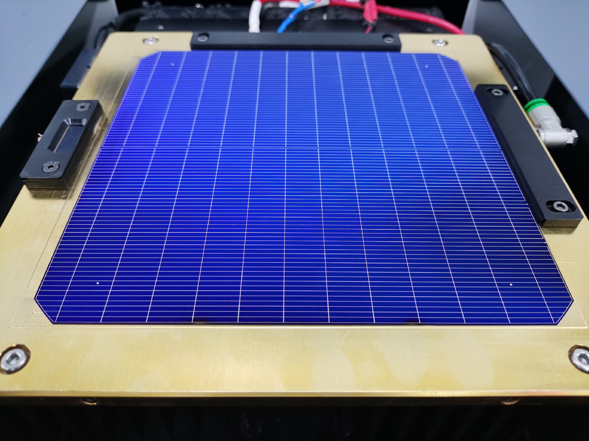 量产技术最高纪录，bc贷股份HJT异质结电池效率经ISFH认证达25.05%